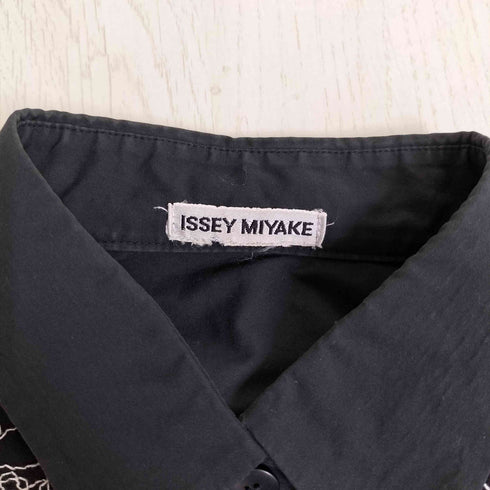 イッセイミヤケ ISSEY MIYAKE バックベルト 刺繍 デザイン 変形シャツ レディース