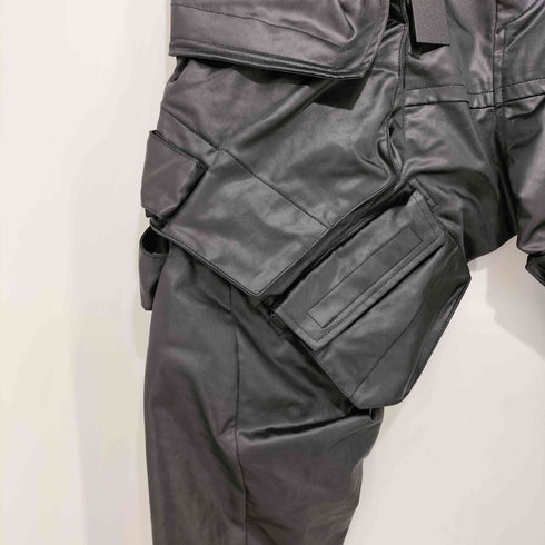 セブンユリウス _7 JULIUS 2024AW 877PAM9 Black Gasmask Cargo Pants COATED SATIN メンズ JPN:1