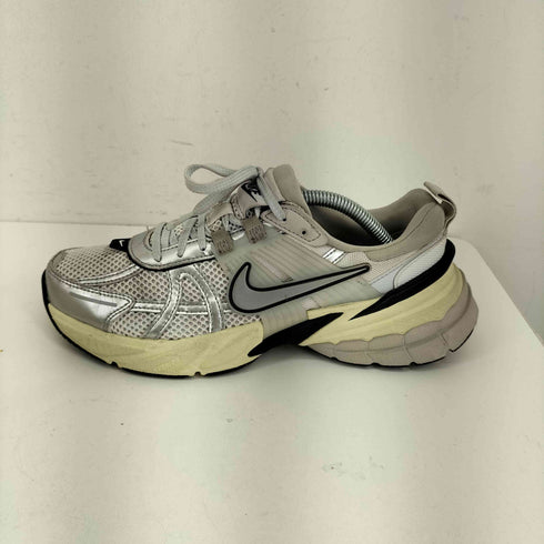 ナイキ NIKE V2K Run Summit White and Metallic Silver レディース JPN:24