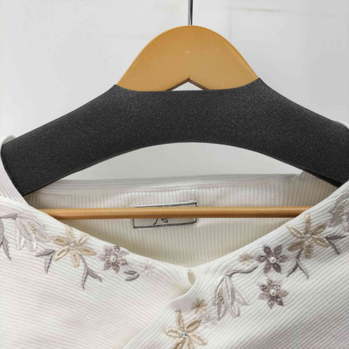 ノエラ Noela フラワー刺繍クロスニット レディース FREE