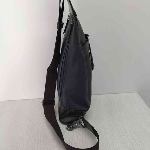 シーケーカルバンクライン ck Calvin Klein フロントロゴボディバッグ メンズ