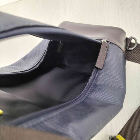 シーケーカルバンクライン ck Calvin Klein フロントロゴボディバッグ メンズ