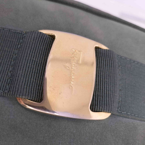 サルヴァトーレフェラガモ Salvatore Ferragamo ヴァラ ヌバック ショルダーバッグ レディース