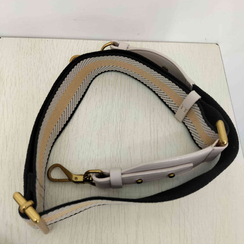 チャールズアンドキース CHARLES&KEITH チャンキーチェーンリンク サドルバッグ レディース