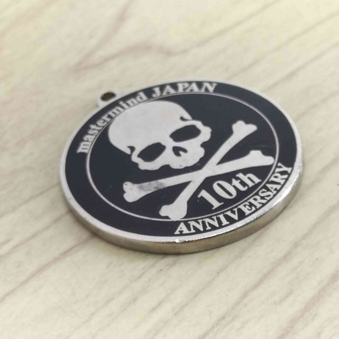 マスターマインド mastermind JAPAN 10th anniversary ロゴチャーム メンズ