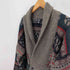 英国製 PURE NEW WOOL 総柄 くるみボタン ショールカラー ウール ニット カーディガン メンズ import:M