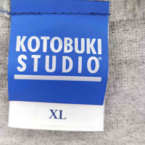 KOTOBUKI STUDIO フロントプリント S/S Tシャツ メンズ JPN:XL