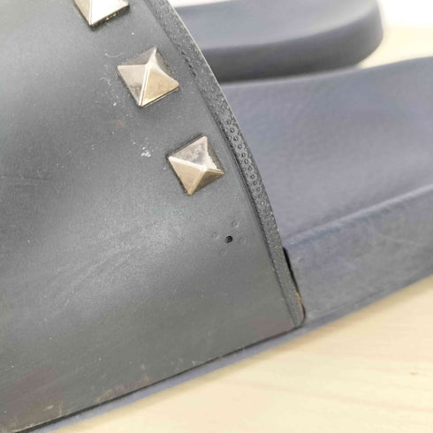 ヴァレンティノガラヴァーニ VALENTINO GARAVANI スタッズフラットサンダル メンズ 43