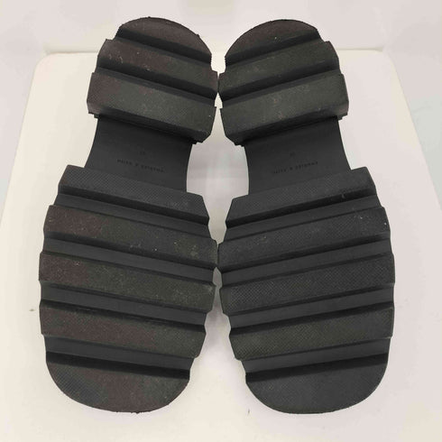 チャールズアンドキース CHARLES&KEITH Coco Capitan ペルリーネ フローラルエンブロイデッドチャンキーペニーローファー レディース 39