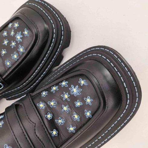 チャールズアンドキース CHARLES&KEITH Coco Capitan ペルリーネ フローラルエンブロイデッドチャンキーペニーローファー レディース 39