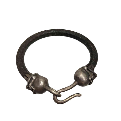 サーティーンデザインズ THIRTEEN DESIGNS KBA-1 SKULL HOOK LEATHER BRACELET Silver スカル レザー ブレスレット メンズ