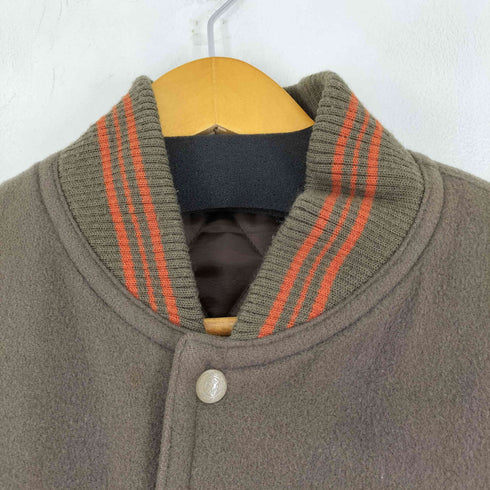PEYTONPLACEFORMEN 両面刺繍 ウールスタジャン メンズ