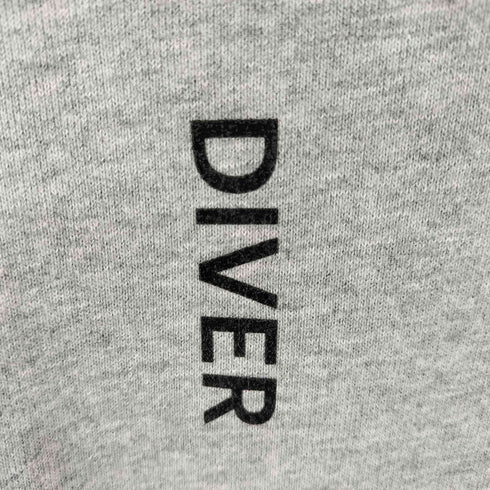 PMC PERMAMENT DIVER 両面プリント クルーネックスウェット メンズ