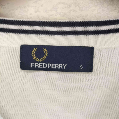 フレッドペリー FRED PERRY ワンポイント フロント刺繍 Vネックセーター メンズ S