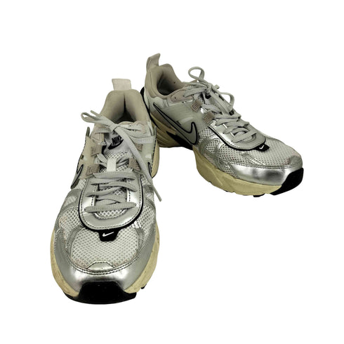 ナイキ NIKE V2K RUN SUMMIT WHITE/METALLIC SILVER メンズ JPN:26