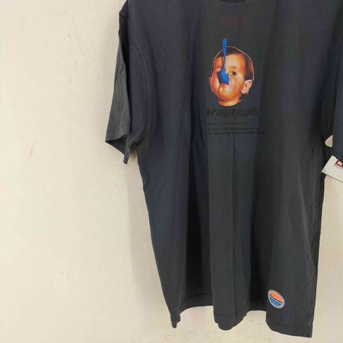 パラグラフ PARAGRAPH ロゴプレート グラフィックプリント S/S Tシャツ メンズ