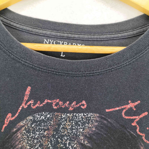 NYCXPARYS フロントプリントクルーネックTシャツ メンズ JPN:L