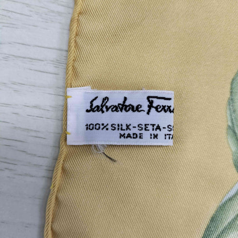 サルヴァトーレフェラガモ Salvatore Ferragamo イタリア製 アニマル フラワー パターン シルク 大判スカーフ レディース