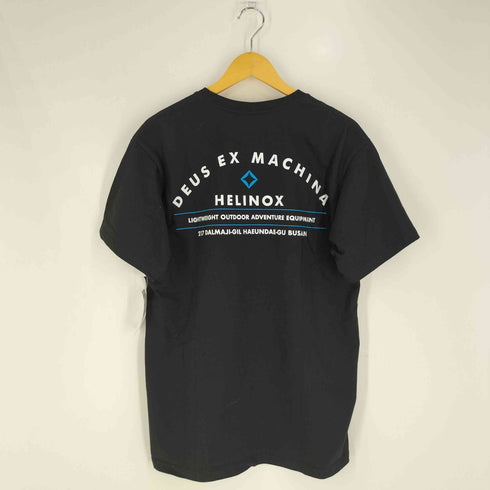 デウスエクスマキナ Deus Ex Machina × HELINOX 両面プリント クルーネック Tシャツ メンズ import:M