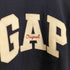 ギャップ Gap 24SS ORI ARCH CREW TAPESTRY NAVY デカロゴ 刺繍 スウエット メンズ JPN:XL