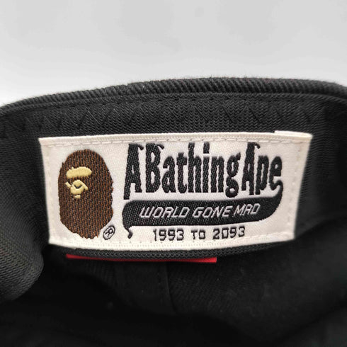 アベイシングエイプ A BATHING APE コラボ キャラクター刺繍 カレッジ 6パネル キャップ メンズ