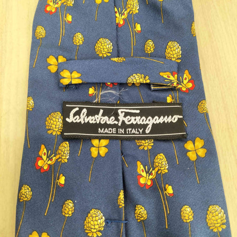 サルヴァトーレフェラガモ Salvatore Ferragamo MADE IN ITALY 蝶柄 シルクネクタイ メンズ