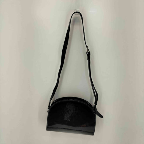 アーペーセー A.P.C. VEAU CALF パテントレザー ハーフムーン ショルダーバッグ レディース
