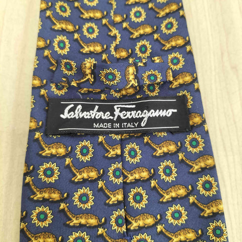 サルヴァトーレフェラガモ Salvatore Ferragamo 鹿柄 シルクネクタイ MADE IN ITALY メンズ