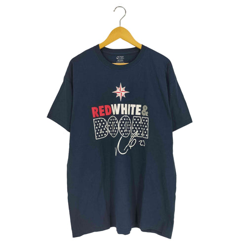 ポートアンドカンパニー PORT and COMPANY RED WHITE & BOOM 2023 プリント クルーネックTシャツ メンズ import:XL