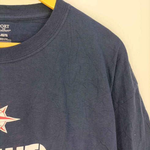 ポートアンドカンパニー PORT and COMPANY RED WHITE & BOOM 2023 プリント クルーネックTシャツ メンズ import:XL