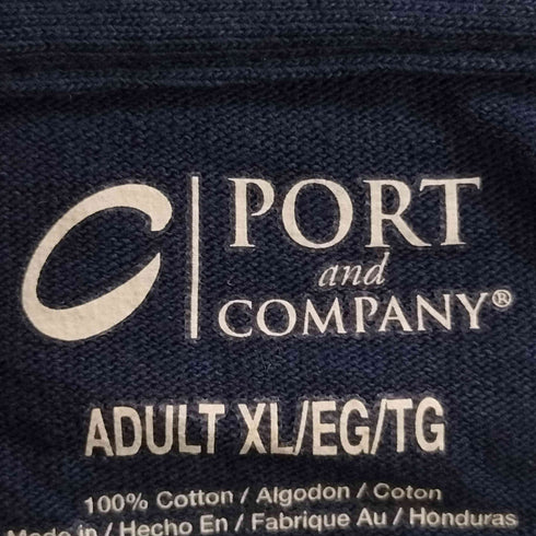 ポートアンドカンパニー PORT and COMPANY RED WHITE & BOOM 2023 プリント クルーネックTシャツ メンズ import:XL