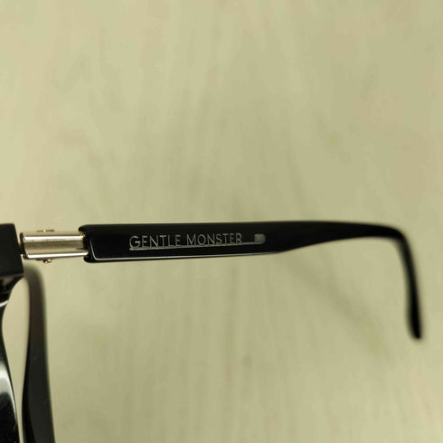 ジェントルモンスター GENTLE MONSTER Slo 01 ブラックフラットバーサングラス メンズ