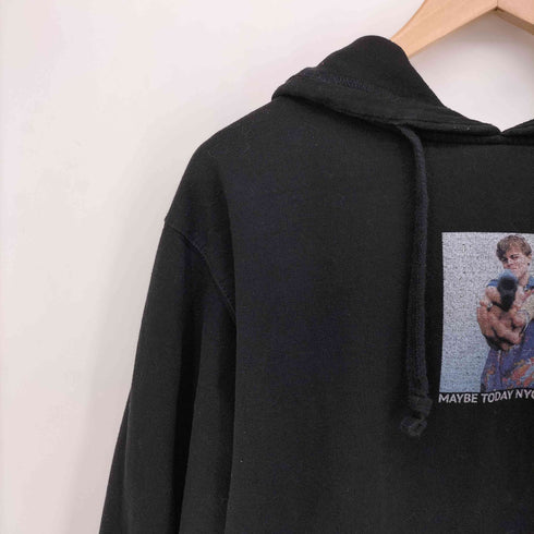 メイビートゥデー MAYBE TODAY NYC フロントプリント プルオーバー パーカー メンズ import:M