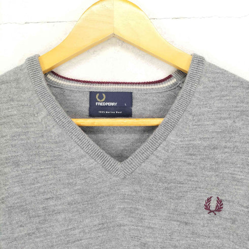 フレッドペリー FRED PERRY 刺繍Vネックニット メンズ L