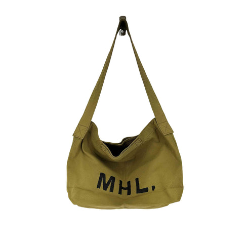 エムエイチエル MHL. ロゴプリント キャンバスショルダーバッグ メンズ
