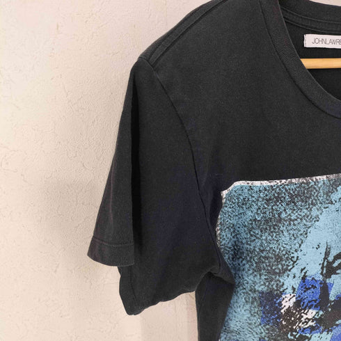 ジョンローレンスサリバン JOHN LAWRENCE SULLIVAN フロントプリント クルーネックTシャツ メンズ import:M