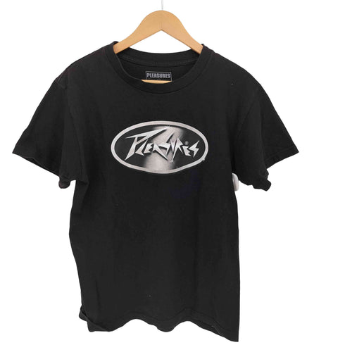 プレジャーズ PLEASURES ロゴプリント S/S クルーネック Tシャツ メンズ