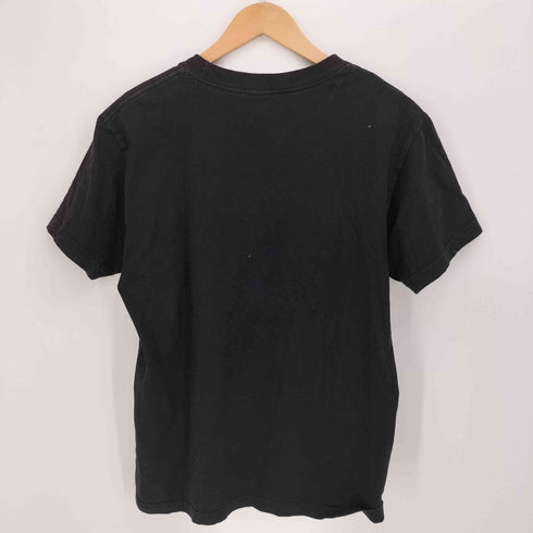 プレジャーズ PLEASURES ロゴプリント S/S クルーネック Tシャツ メンズ