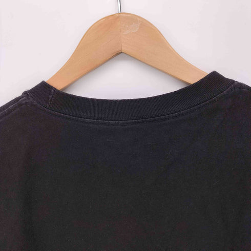 プレジャーズ PLEASURES ロゴプリント S/S クルーネック Tシャツ メンズ