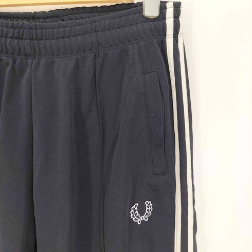 フレッドペリー FRED PERRY ロゴワッペン サイドライン センタープレス ブーツカット トラックパンツ ジャージ メンズ JPN:S