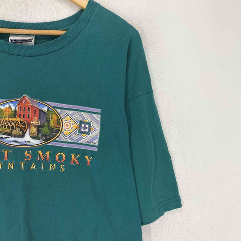 フルーツオブザルーム FRUIT OF THE LOOM CREAT SMOKY MOUNTAINS フロントプリントクルーネックTシャツ メンズ JPN:XL