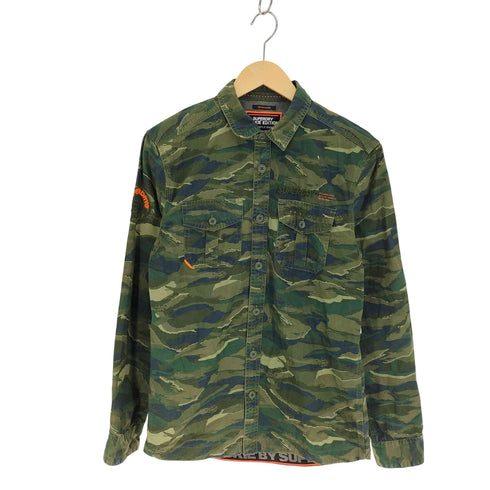 スーパードライ Superdry 極度乾燥(しなさい) SUPERDRY ROOKIE EDITION REGULAR FIT カモ柄 ロゴ刺繍 フラップポケット シャツ ジャケット メンズ import:M