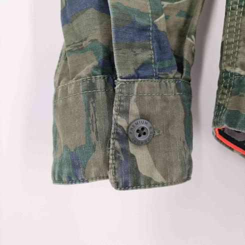 スーパードライ Superdry 極度乾燥(しなさい) SUPERDRY ROOKIE EDITION REGULAR FIT カモ柄 ロゴ刺繍 フラップポケット シャツ ジャケット メンズ import:M