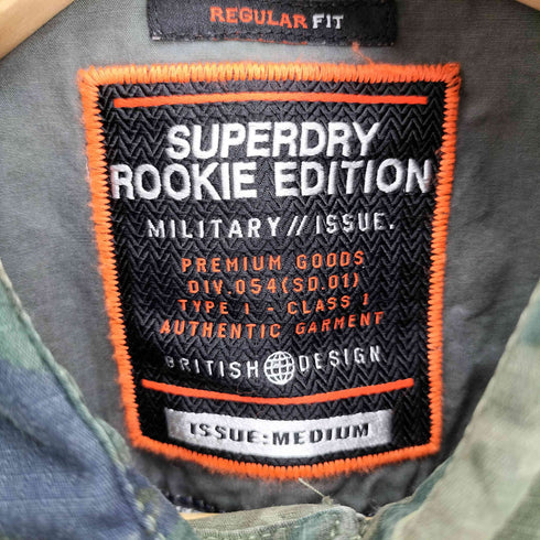 スーパードライ Superdry 極度乾燥(しなさい) SUPERDRY ROOKIE EDITION REGULAR FIT カモ柄 ロゴ刺繍 フラップポケット シャツ ジャケット メンズ import:M