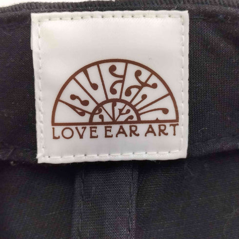 LOVE EAR ART フロント刺繍トラッカーキャップ メンズ