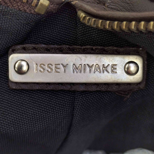 イッセイミヤケ ISSEY MIYAKE クロコ型押し レザー 切替 トライアングル バックパック メンズ