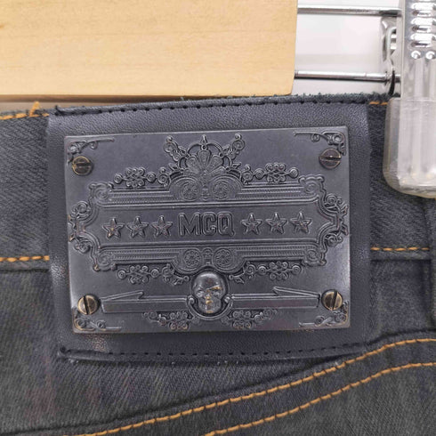 マックキューバイ アレキサンダーマックイーン McQ Alexander McQueen イタリア製 プレート パッチ ズレ ポケット デザイン ボタンフライ ストレート デニム パンツ メンズ 29