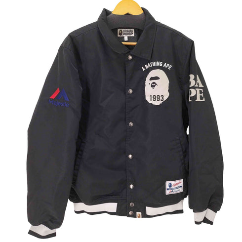 アベイシングエイプ A BATHING APE フロントロゴワッペンコラボスタジャン メンズ import:XL