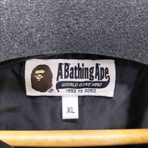 アベイシングエイプ A BATHING APE フロントロゴワッペンコラボスタジャン メンズ import:XL