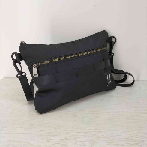 フレッドペリー FRED PERRY フロントロゴサコッシュ メンズ
